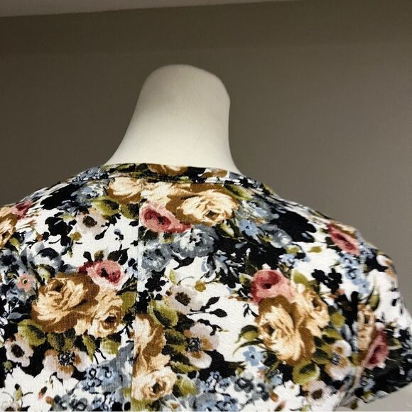 Pinc knit light a-line mini floral dress with short sleeves - Picture 7 of 12